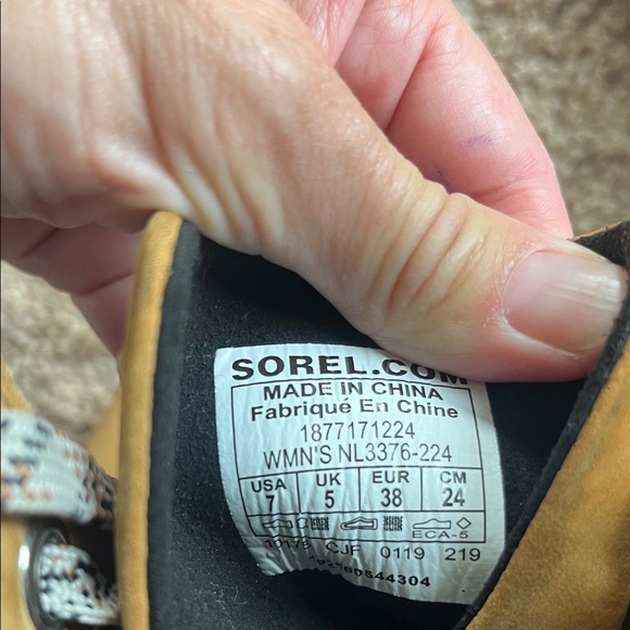 Sorel Lexie Brown and Gray Lace-Up Boots - Picture 9 of 10